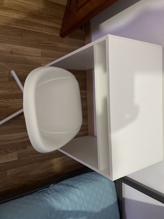 Secretaria com cadeira