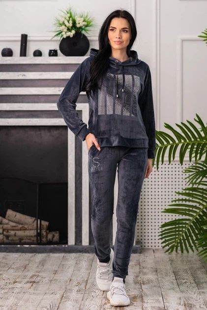 Костюм со стразами/Велюровый