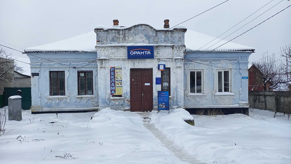 Одноповерхова будівля S= 136,1 м2. 0.04 га, Хмільник, Чорновола 39