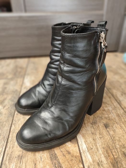 Кожаные ботинки на устойчивом каблучке