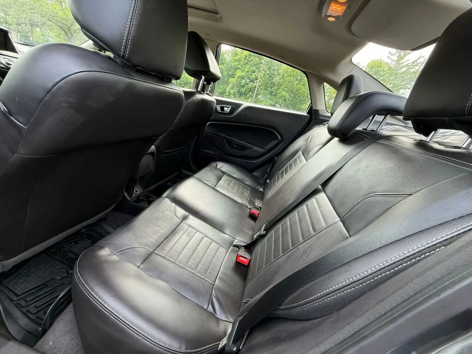 Ford Fiesta Titanium      2014