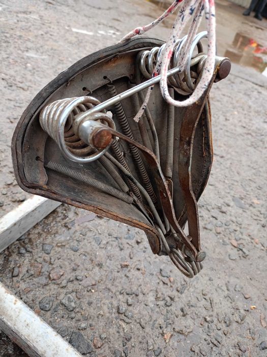 Велосипедне сідло,шкіряне, велике б/у