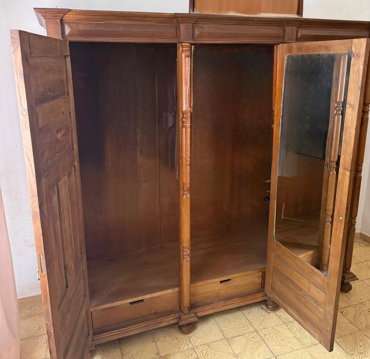 Guarda-roupa em madeira maciça 3 portas
