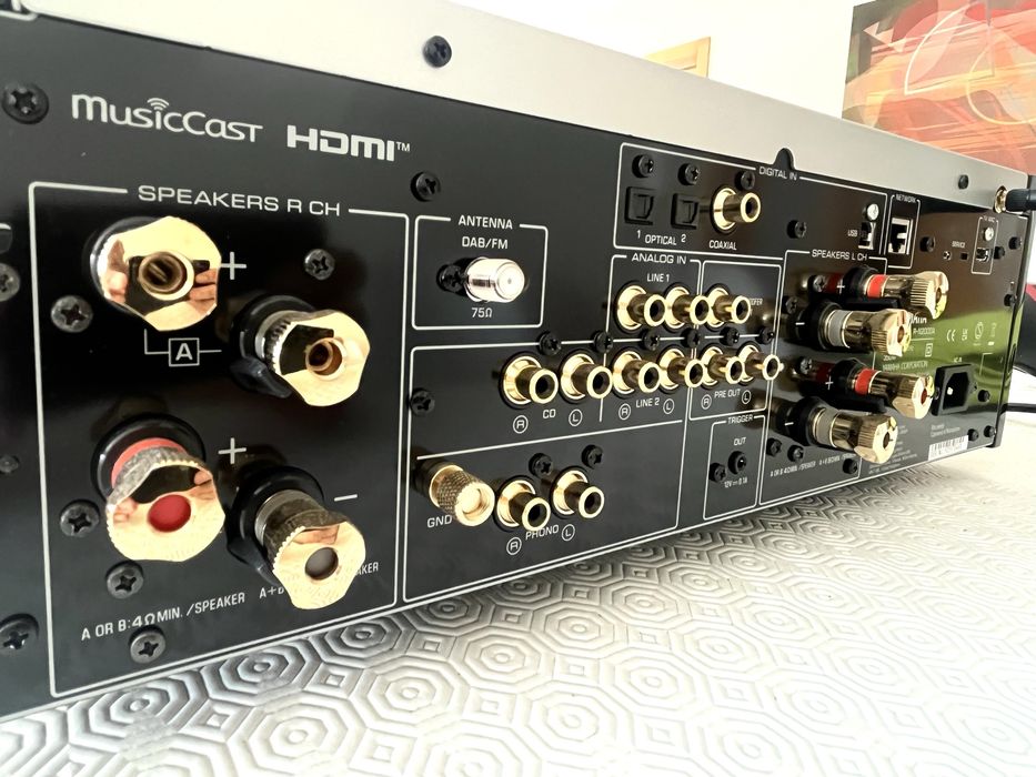 Yamaha R-N2000A Network HiFi Receiver
