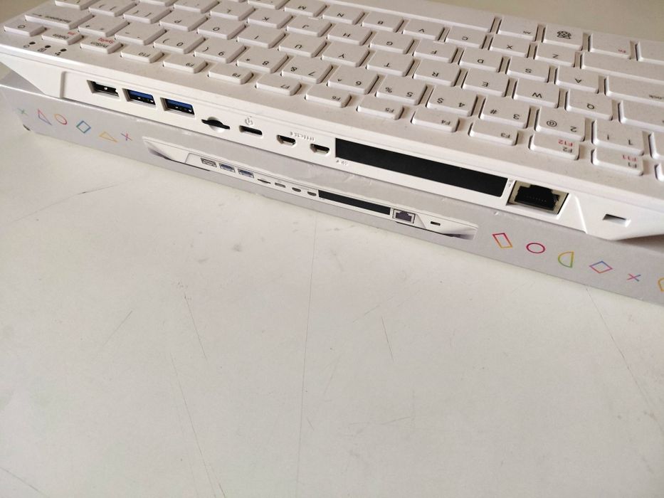 Raspberry Pi 500 + alimentação