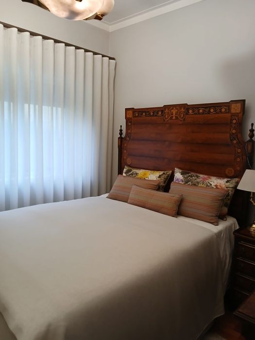 Quarto de casal em madeira maciças