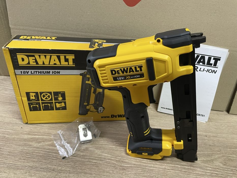 DeWalt DCN701/акцмуляторний степлер деволт