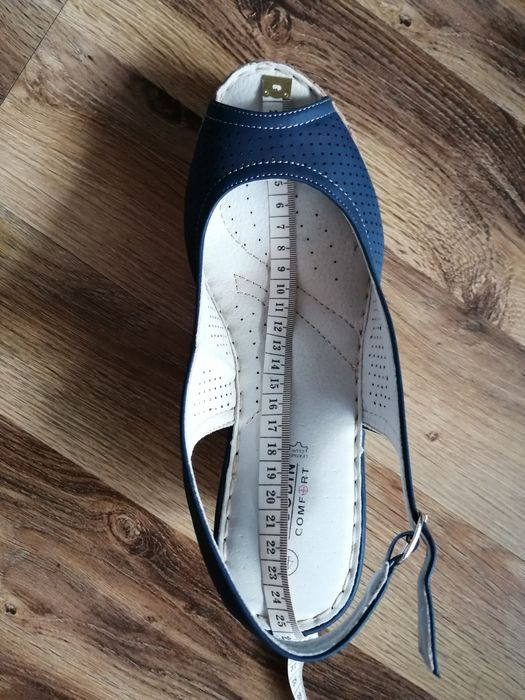 Buty na koturnie