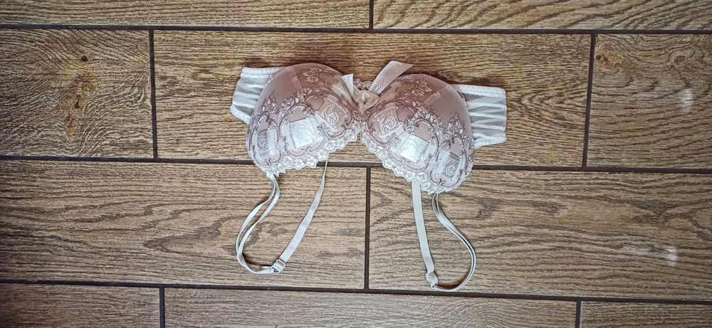 beżowo# kremowy biustonosz Balaloum w r. 80 B# push up