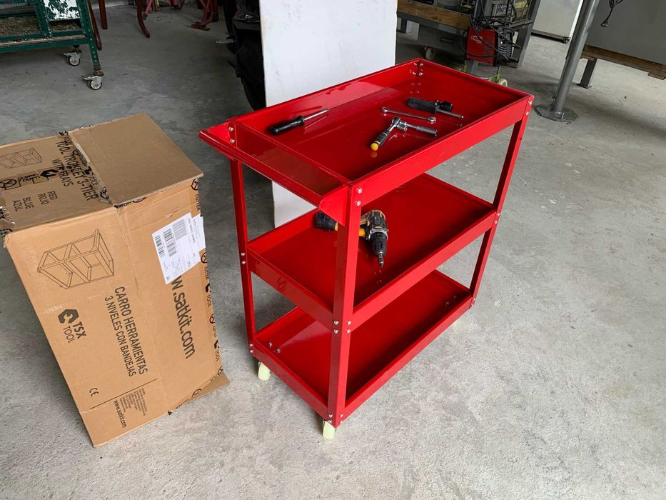 Carrinho de ferramentas com rodas