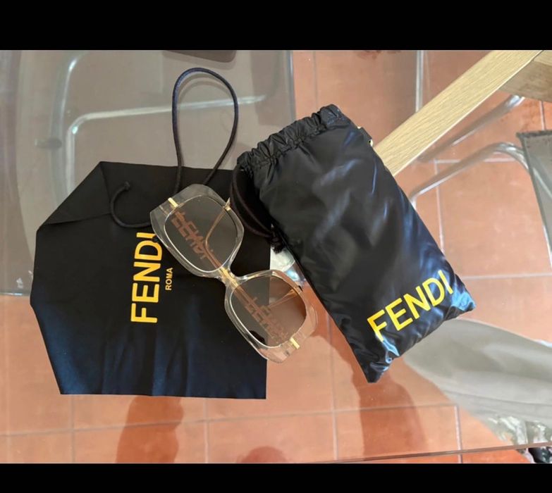 Óculos da de luxo da Fendi