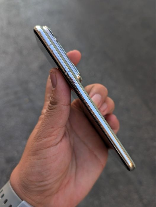 Huawei pura 70 ultra (12/512 Top 3 камерафон зверь, как новый)