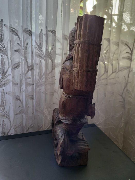 Резная деревянная фигурка "Дровосек" — ручная работа, красное дерево