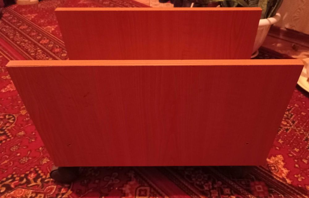 Підставка під системний блок на колесах