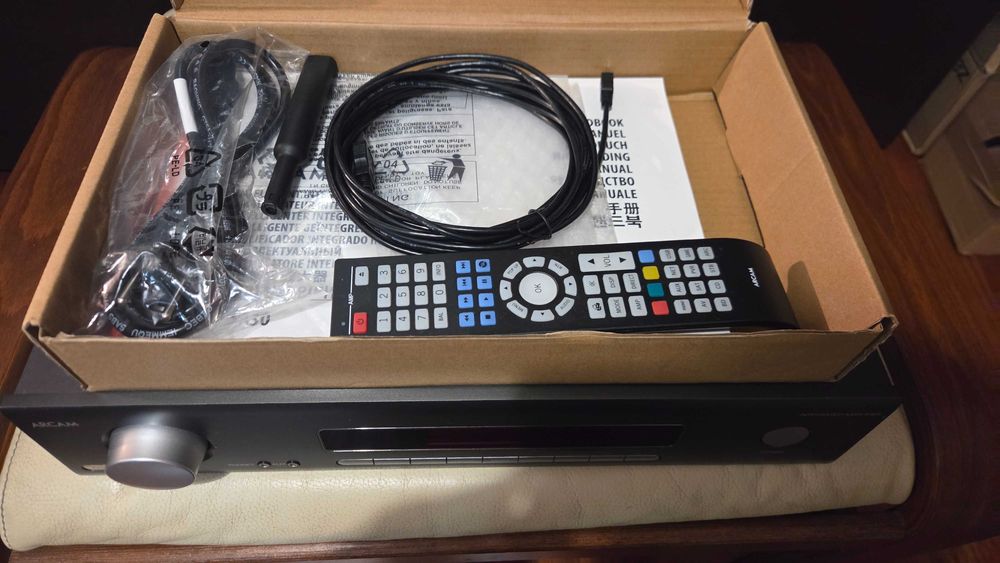 Amplituner Stereo Arcam SA30 z Dirac, MQA, HDMI polska dystryb. ideał.