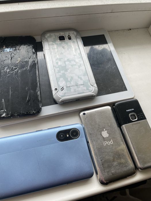 Продам старые телефоны , лот телефонов ,Xiaomi samsung sony zte htc