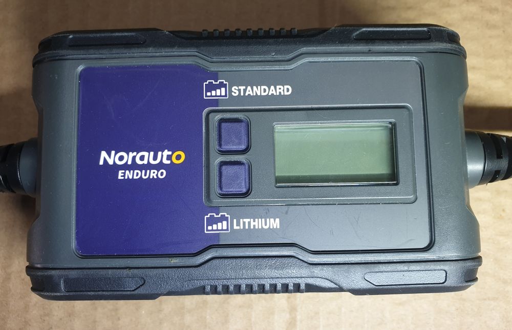 Carregador Bateria Enduro NORAUTO 2A 6/12V