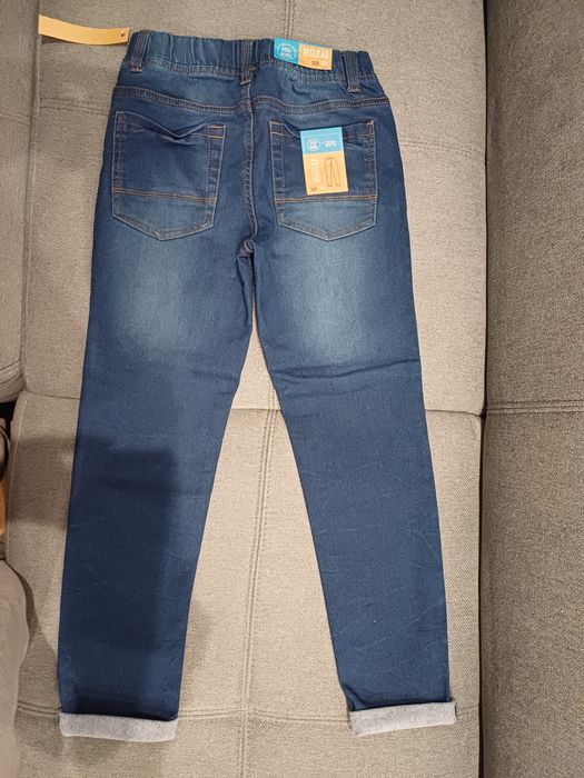 Nowe jeansy chłopięce rozmiar 134