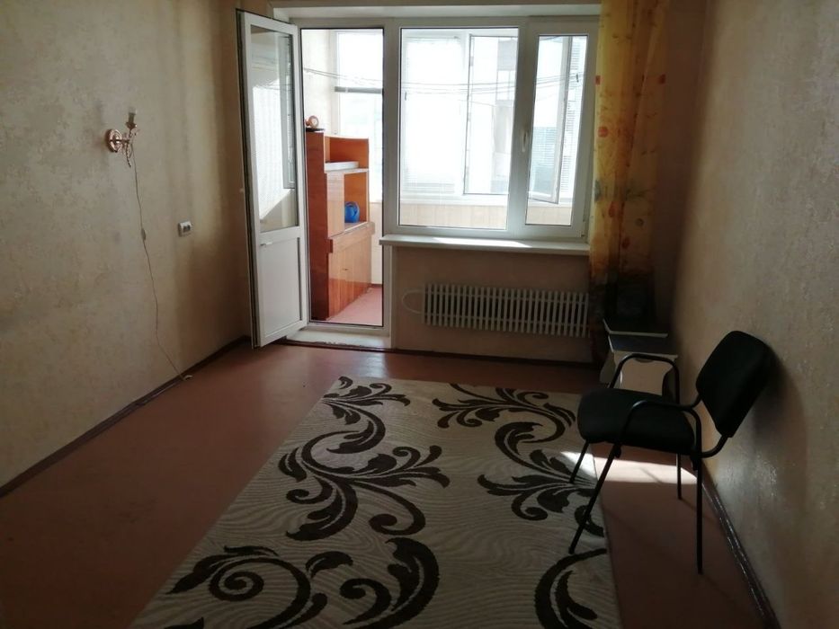 Продам трикімнатну квартиру  5 мікр.