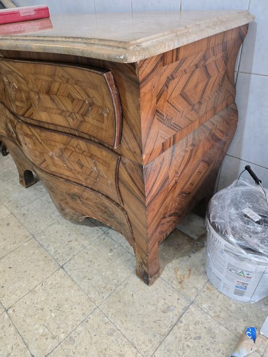 Cómoda    antiga para restaurar