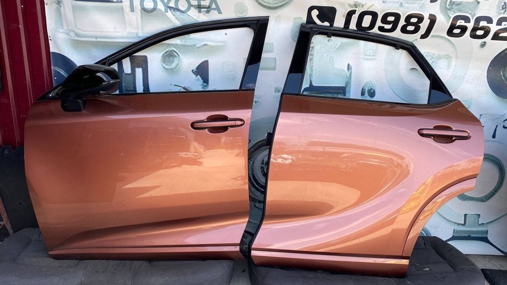 Двері ліва сторона на Lexus RX 23-25 року