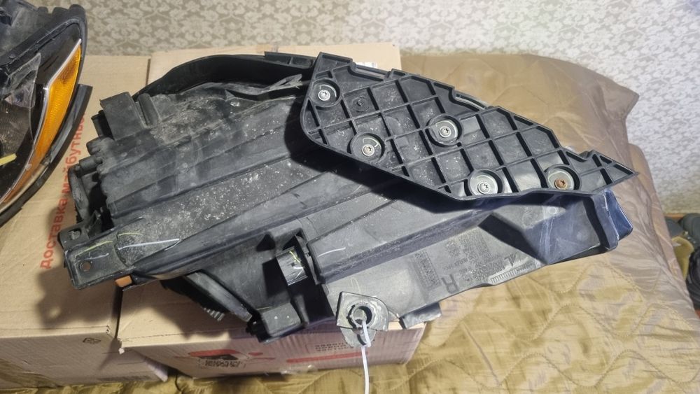 Фари оригінал на Jeep compass 2018 рік Права ціла, ліва під ремонт