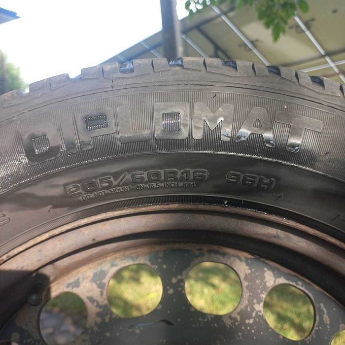 Зимові шини колеса R16 з дисками