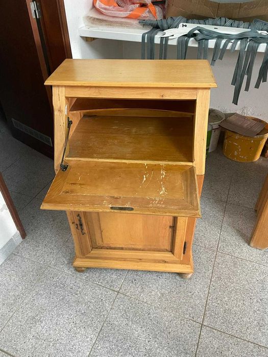 Móvel com escrivaninha