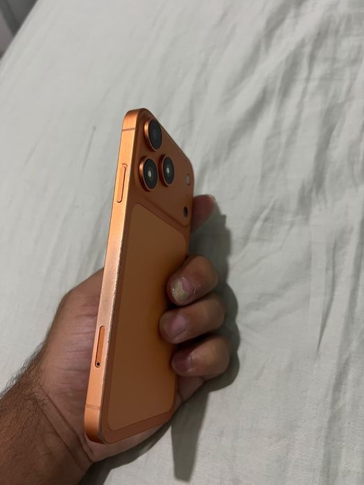 Iphone xr na carcaça do 17 pro