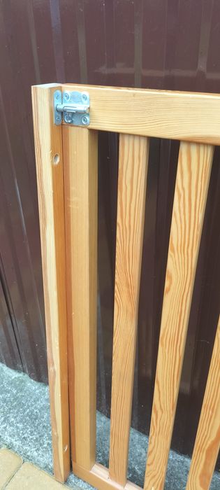 Bramka schodowa drewniana