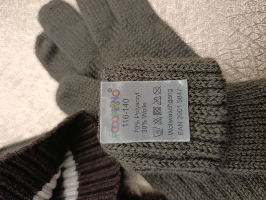 Conjunto cachecol, gorro e luvas (7-8 anos)