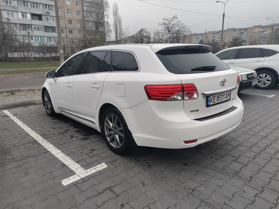 TOYOTA Avensis 2012