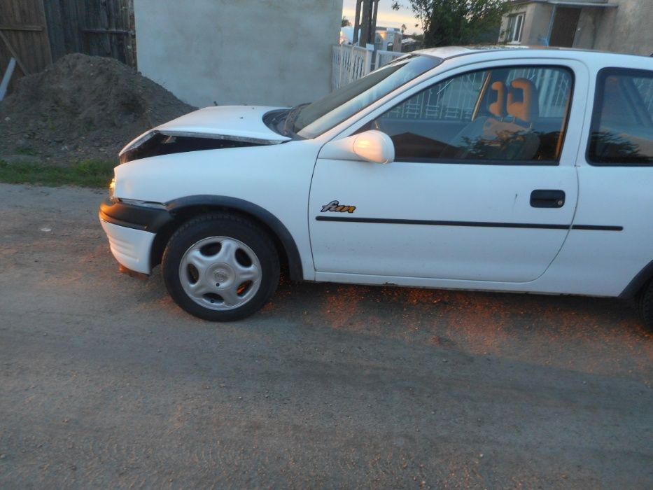 Opel Corsa B,1,2 benzyna,biały,na części,3 drzwi,alumy