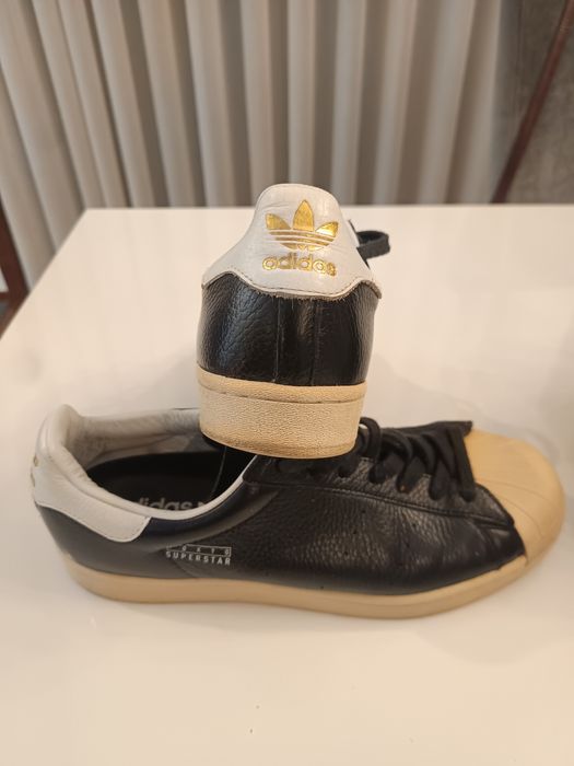 Adidas Superstar Originais – Clássicas Preto/Branco com Detalhe Dourad