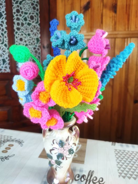 Букет в'язаний гачком.