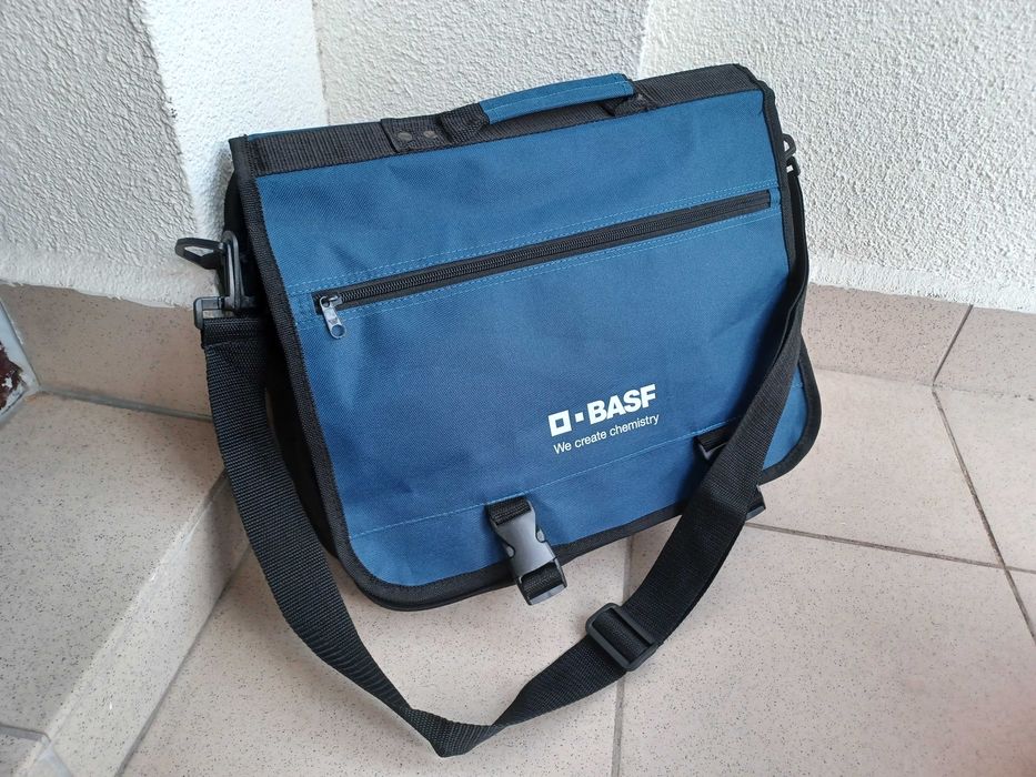 Niebieska Torba na Laptopa z paskiem/do ręki marki Halfar.