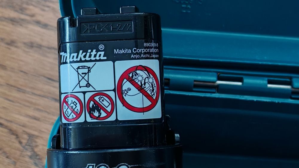 Шуруповерт Makita DF330D полный комплект, оригинал.