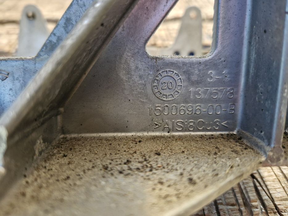 Кронштейн компрессора кондиционера Tesla Model Y/3 оригинал разборка