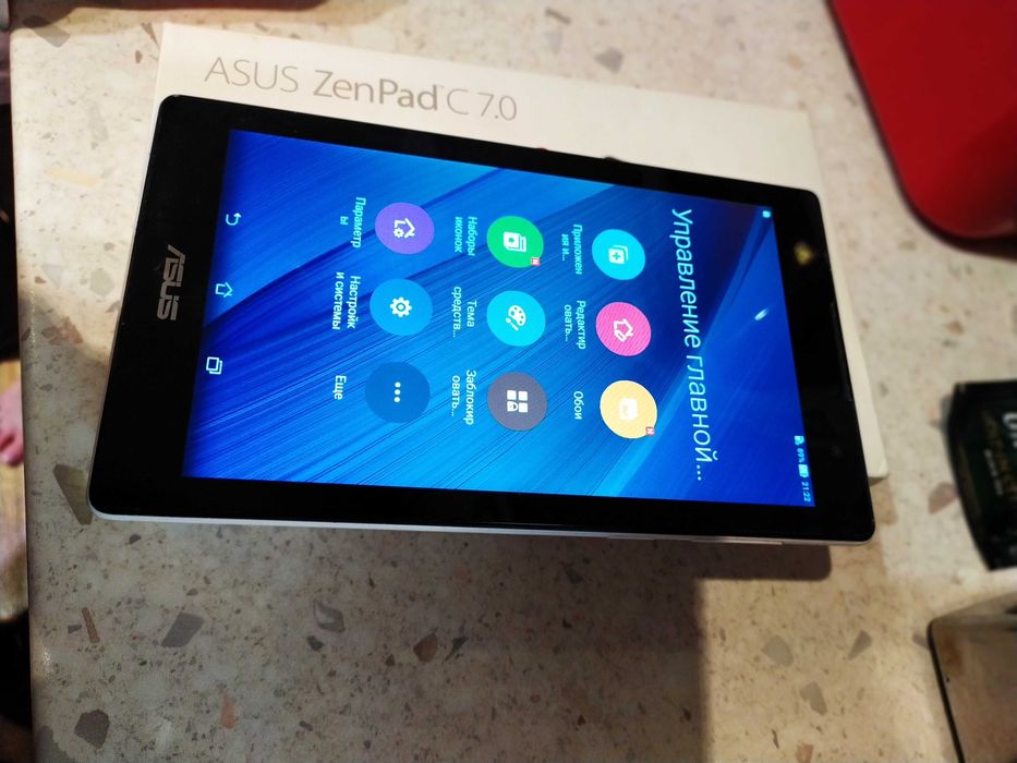 Asus планшет Zen Pad c 7.0 d в отличном состоянии почти не пользовали