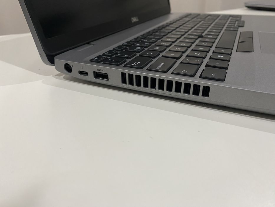 Portatil DELL Latitude 5511