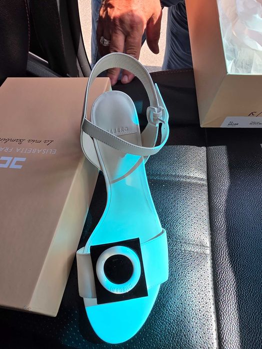 Продам босоножки  каблук 10-9 стелька 26 Iceberg Elisabetta Franchi