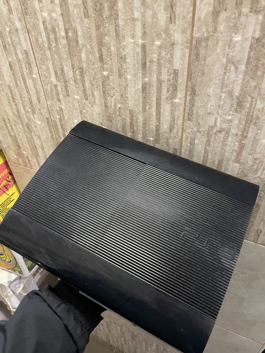 Ps 3 падає в аварію.
