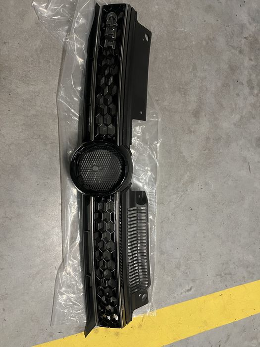 Atrapa przedniaGrill VW GOLF VI 2008-2012 GTI