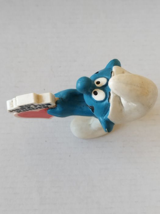 Smurf da Schleich com um Coração.

Smurf "Um Coração para as Crianças"
