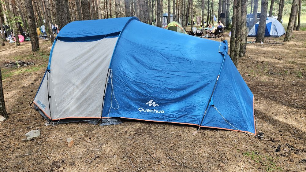 Намет, палатка велика 4 місна Quechua