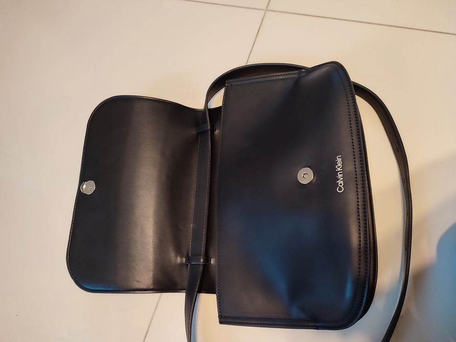 Calvin Klein torebka na ramię czarna stan ogólnie bdb