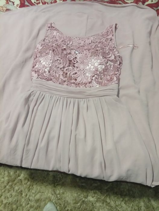 Vestido para cerimónia e sapatos