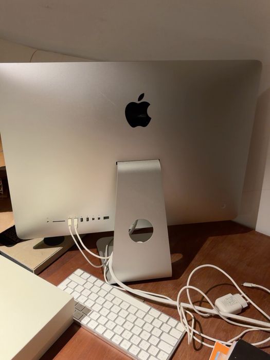 Apple iMac 21,5” 2017 i5 8GB 1TB + teclado + Magic Mouse + caixa