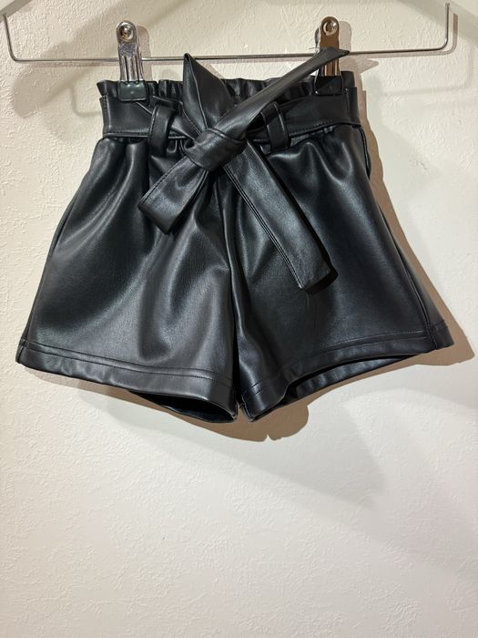 Zara шкіряні шорти для дівчинки