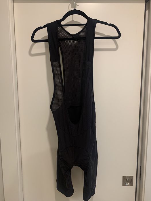 calções justos com alças